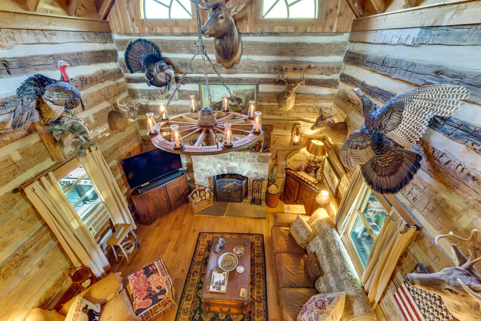 Historic Monterey Cabin on 230 Scenic Acres House in Shenandoah Valley
