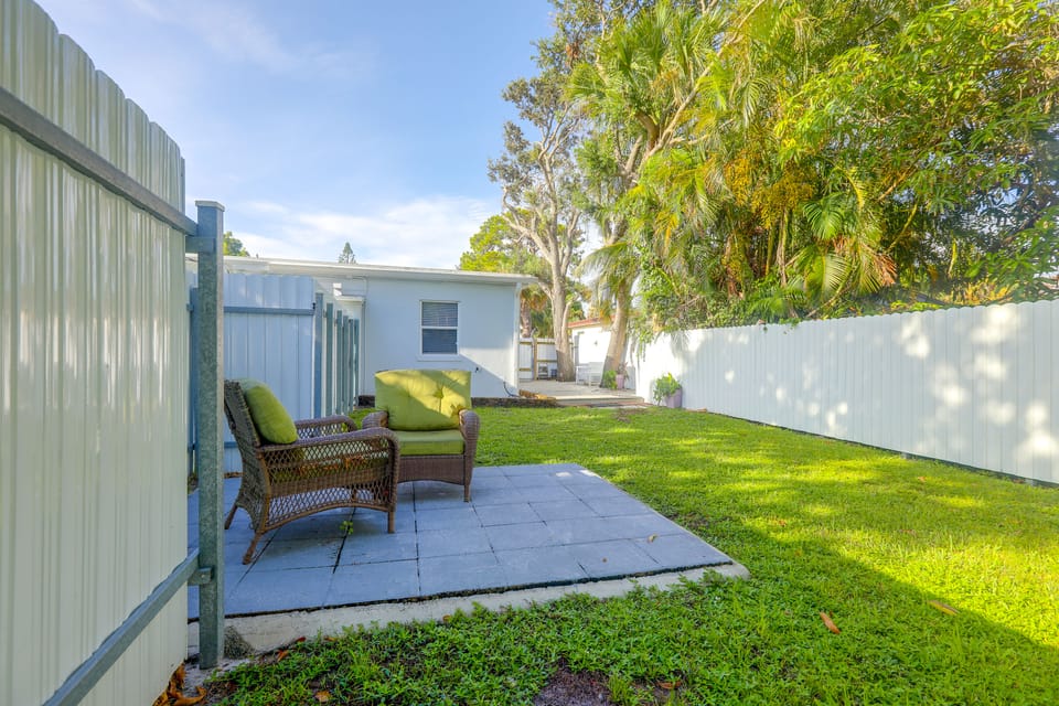 1 Mi to Beach! Modern Downtown Lantana Home Base Apartment in Lantana