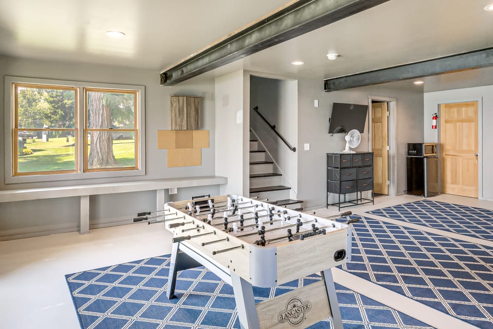 Lakefront Family Getaway on Willsboro Point! House in Lake Champlain