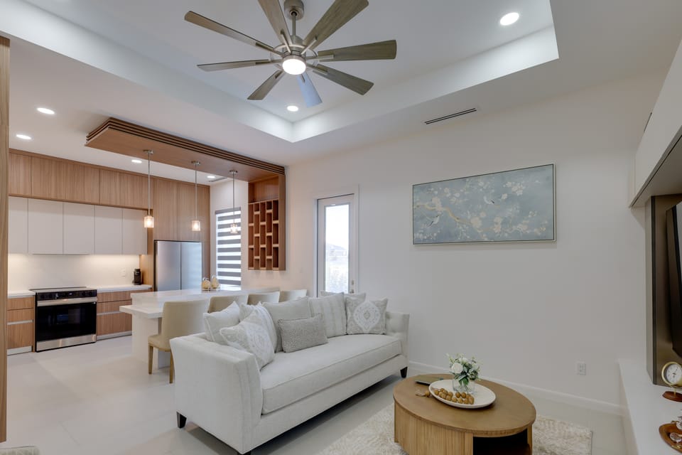 Modern Couple’s Condo, 4 Mi to Downtown McAllen! Apartment in Pharr