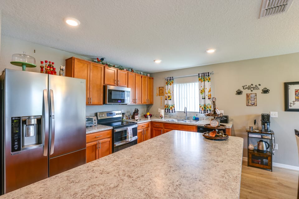 Gateway to Disney! Home w/ Fenced Yard & Office House in Florida