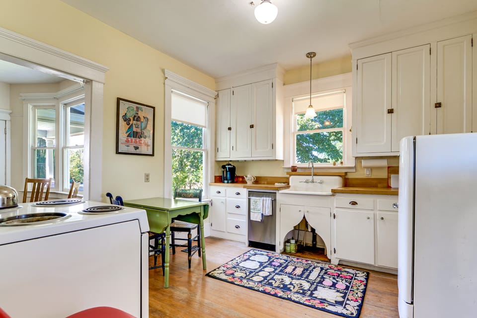 Yakima Wine Country! Orchards & Hop Yard On-Site House in Washington