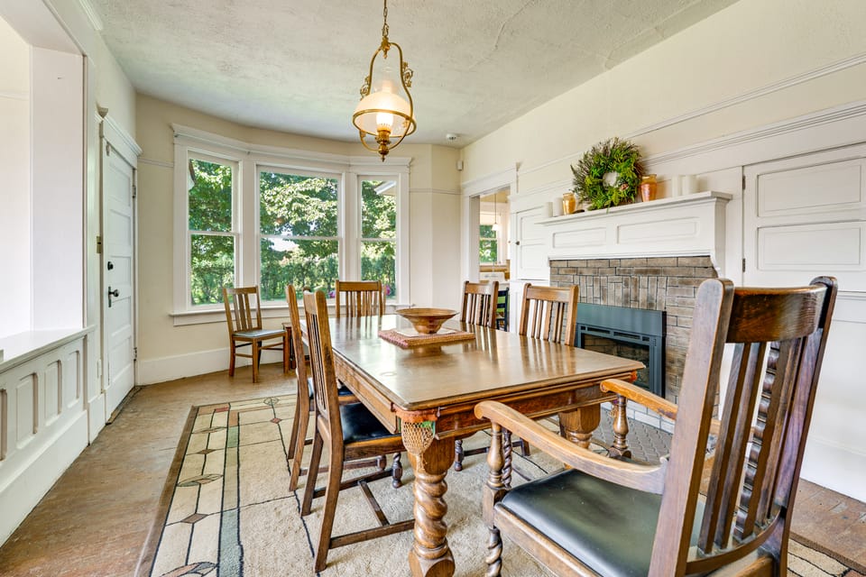 Yakima Wine Country! Orchards & Hop Yard On-Site House in Washington