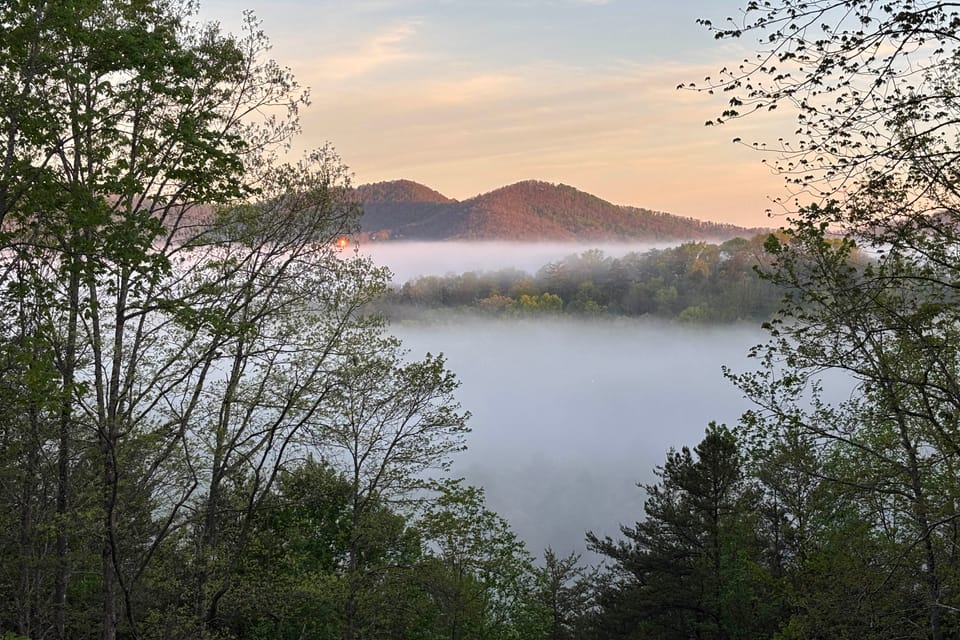 Blue Ridge Views, Hot Tub! Murphy Mtn Cabin House in North Carolina