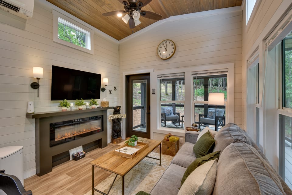Tiny Home - Fire Pit, Grill, Deck & View! House in Otto