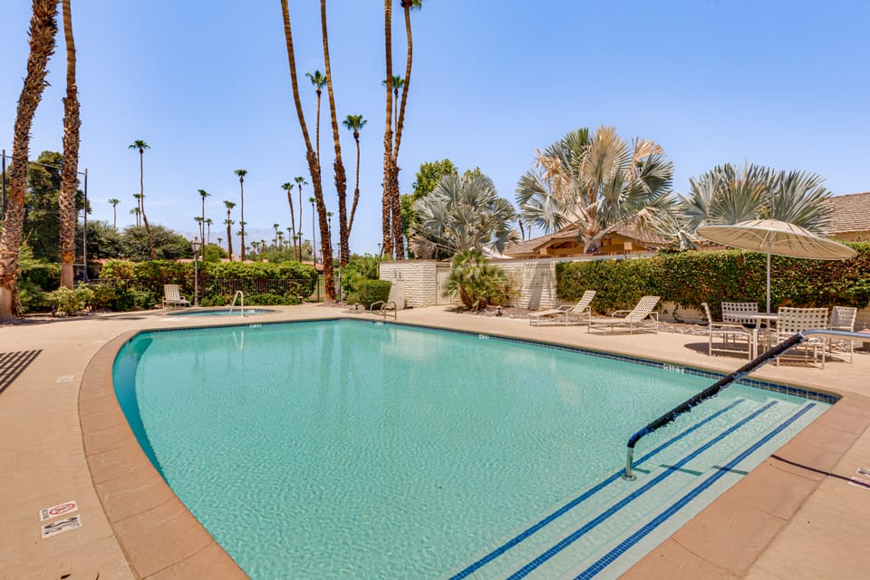 Extended Getaway in the Heart of Palm Desert Apartment in Palm Desert