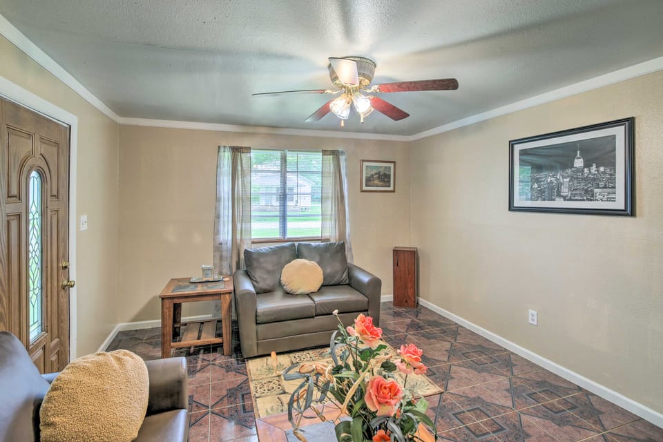 Family Home + Guest House! Near Fishing, Boat Ramp Apartment in Texas