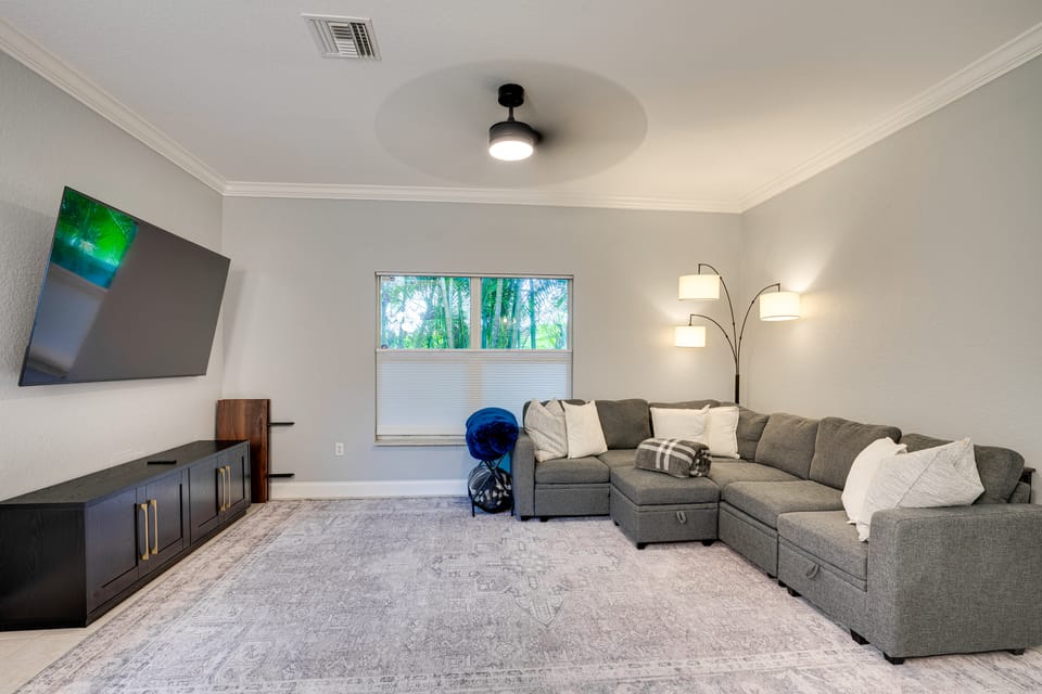 Heated Pool & Lanai Cookouts! Cape Coral Getaway House in Cape Coral