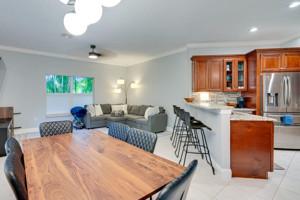 Heated Pool & Lanai Cookouts! Cape Coral Getaway House in Cape Coral