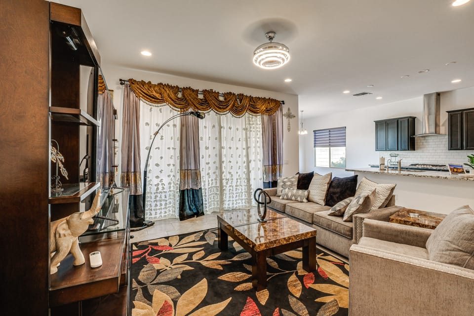 WFH-Friendly Queen Creek Retreat w/ Pool Access House in San Tan Valley