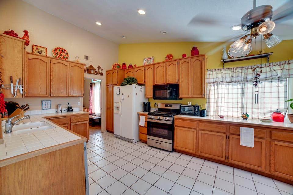 Near Golf & Buzzers Baseball! Ontario Ranch Home House in Eastvale
