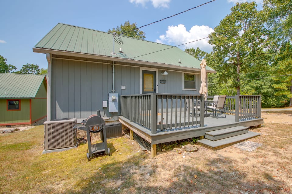 Steps to Lake! Cabin w/ Water Views in Hot Springs House in Piney