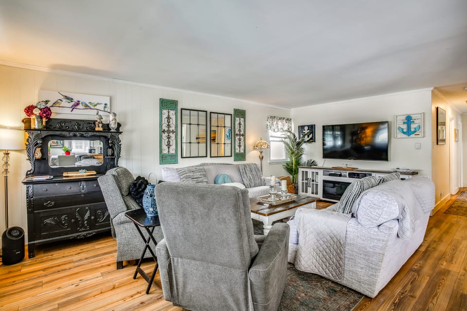 Walk to Beach & Marinas! Brigantine 2-Unit Duplex House in Brigantine