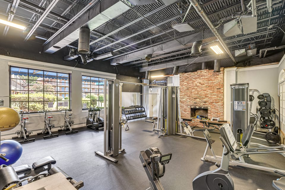 Work & Play! Studio Near Uptown, Hospitals, Sports Apartment in Charlotte