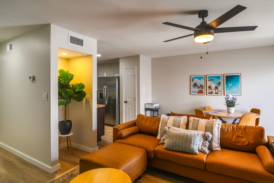Walk to Beach! Prime Okaloosa Island Townhome Apartment in Okaloosa Island