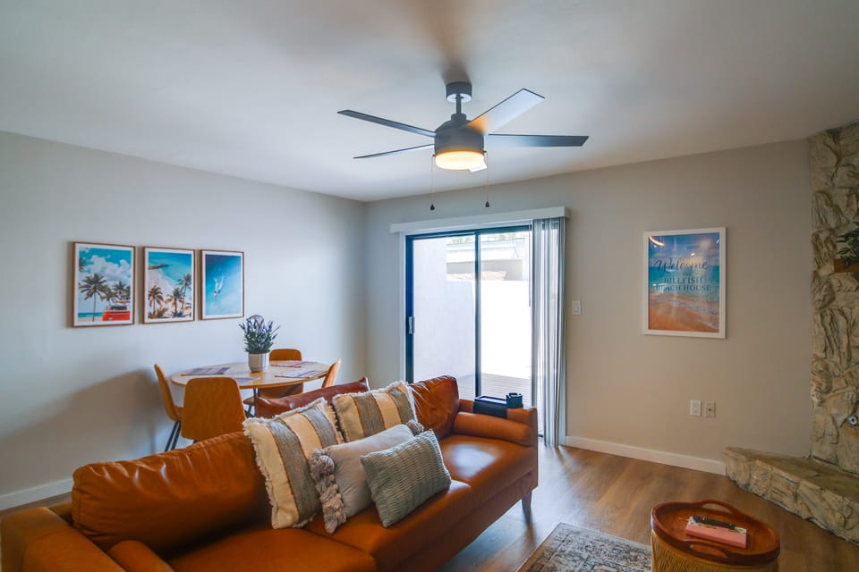 Walk to Beach! Prime Okaloosa Island Townhome Apartment in Okaloosa Island