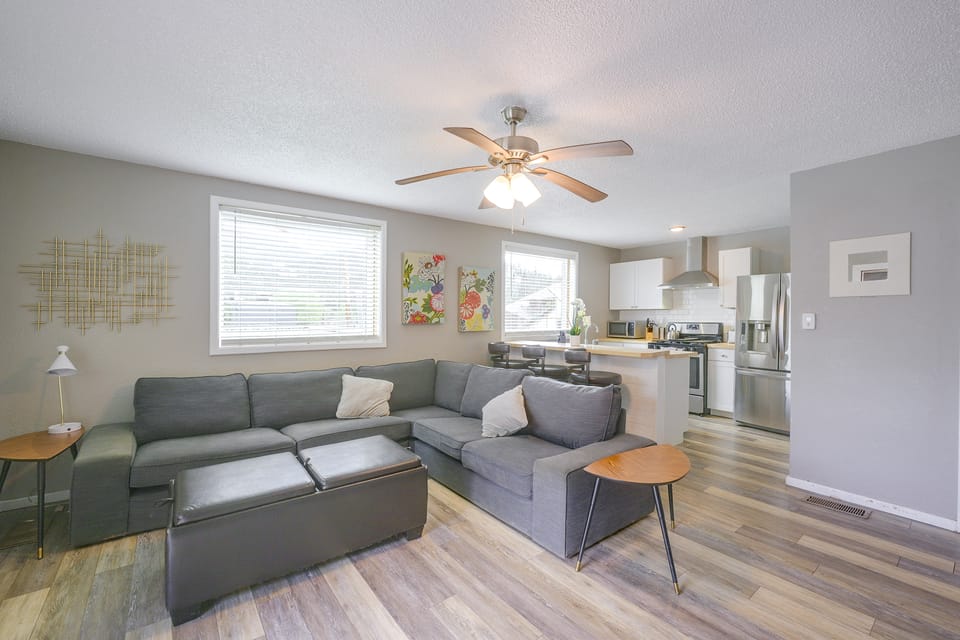 Walk to Ski Lifts! Apt in Heart of Red River Apartment in Red River