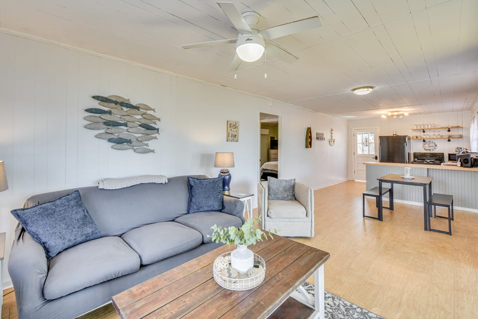 Hot Tub, Lake Access! Waterfront Hartwell Hideaway Apartment in Reed Creek