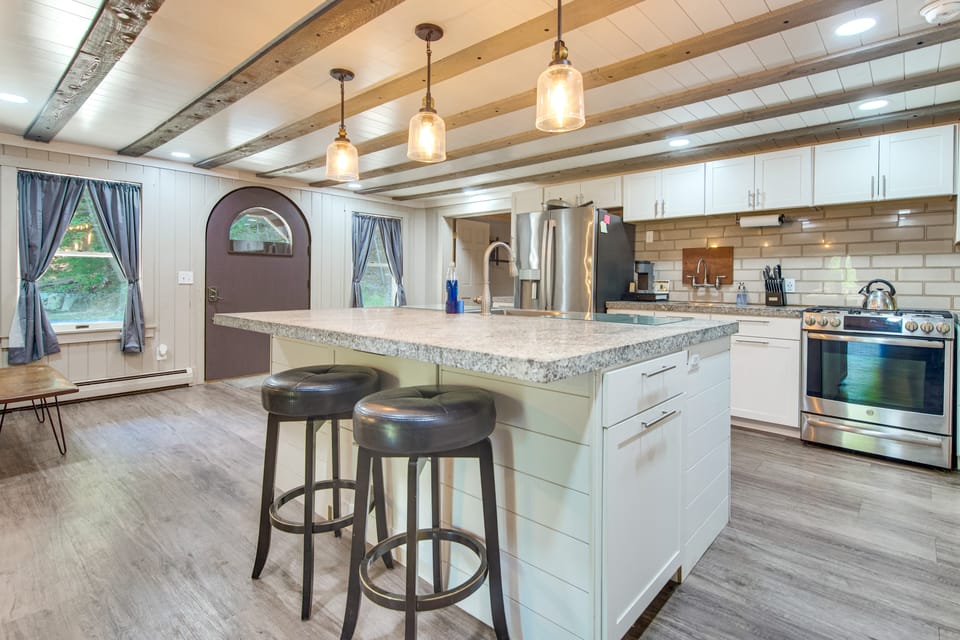 Near Beaches & Golf! All-Seasons Gem in N Monmouth House in Monmouth