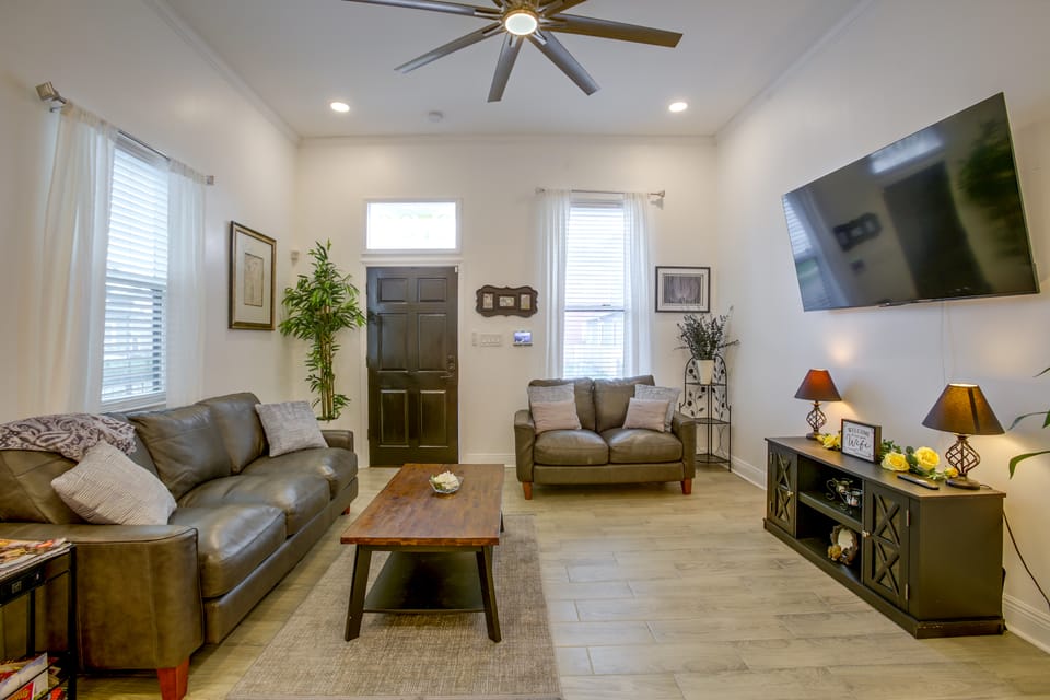 Stylish Unit 3 Mi to French Quarter & Audubon Park Apartment in Garden District