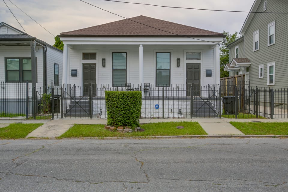 Gateway to Dtwn & French Quarter! Stylish Condo Apartment in Garden District