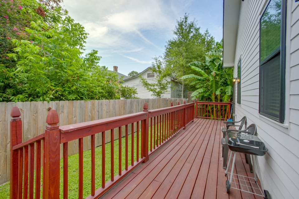Gateway to Dtwn & French Quarter! Stylish Condo Apartment in Garden District
