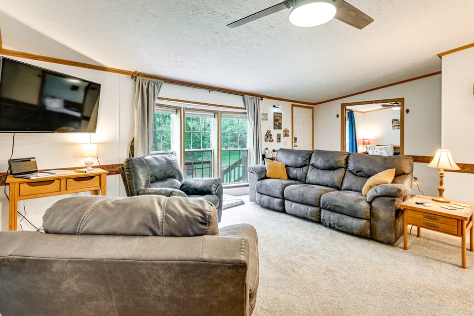 4-Season Retreat: Hunt, Fish, ATV/Snowmobile, Golf House in Wisconsin