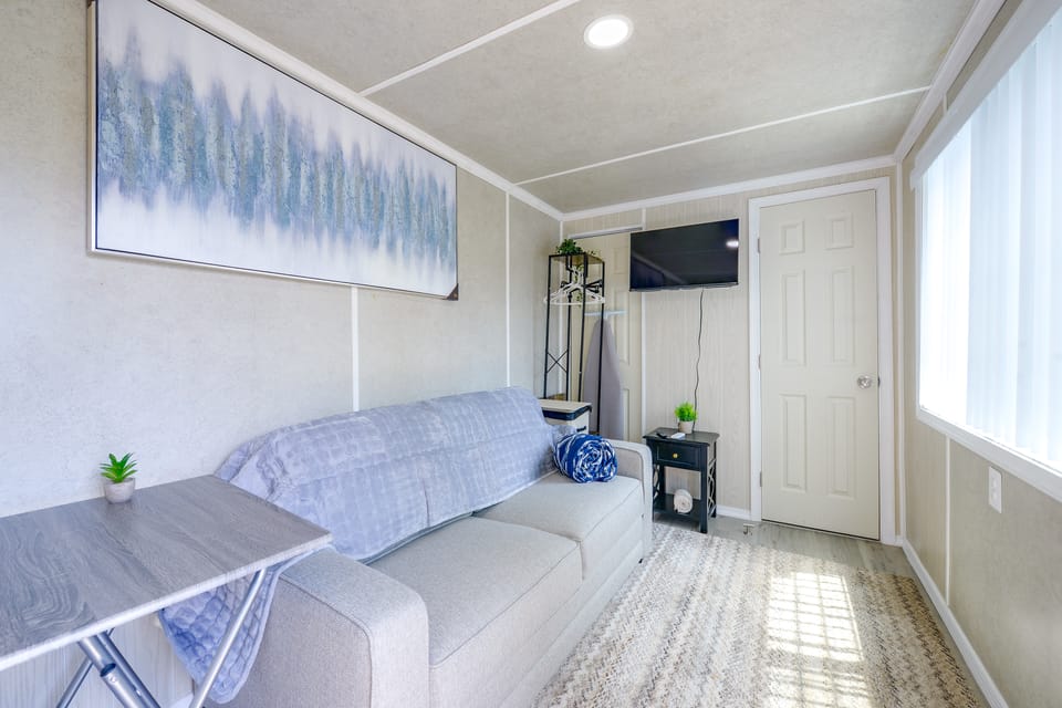 Charming & Bright Tiny Home: Stadium, River, Metro Apartment in District of Columbia