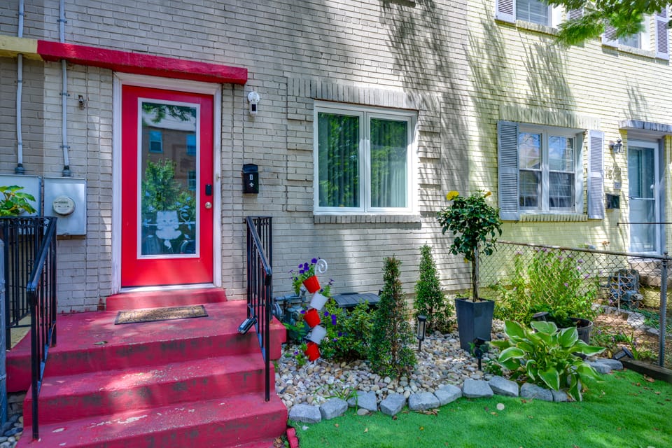 DC Modern Gem | Walk to Wharf and Audi Stadium Apartment in Washington