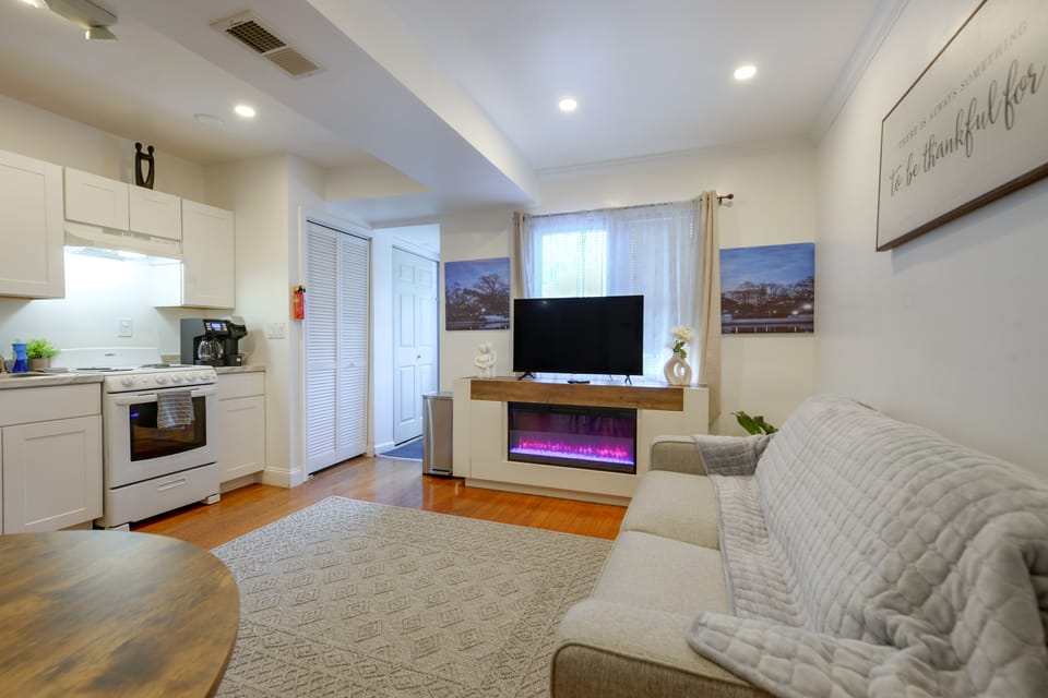 Relaxing Haven | Steps to Wharf, Audi & Metro Apartment in Washington