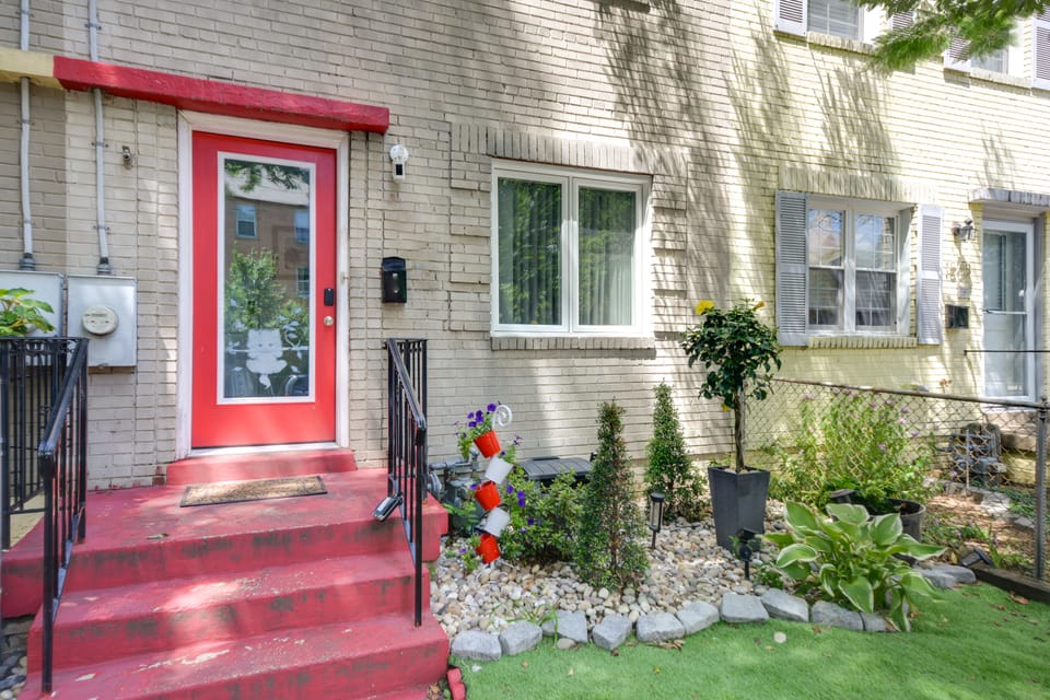 Relaxing Haven | Steps to Wharf, Audi & Metro Apartment in Washington