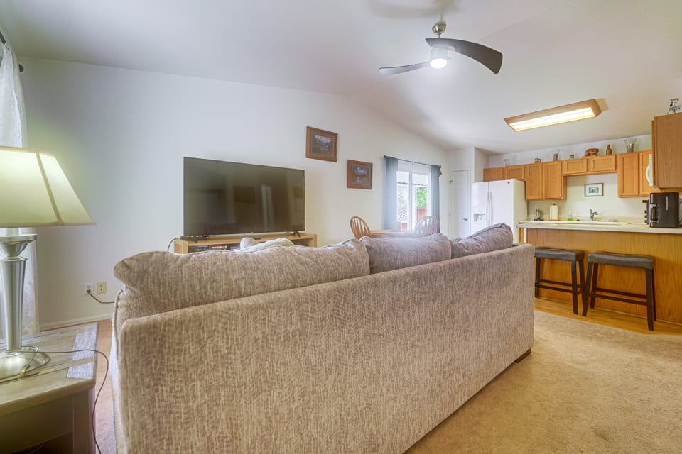 Grand Junction Home w/ Patio: Shop, Dine & Hike! Apartment in Grand Junction