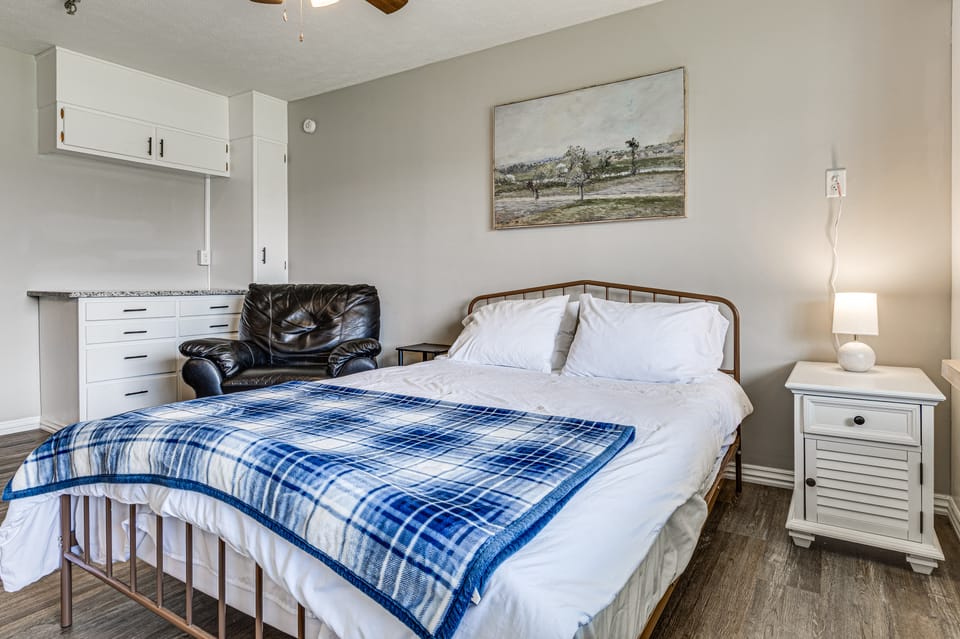 Golf, Fish & Explore: Updated Unit in Oakland City Apartment in Indiana