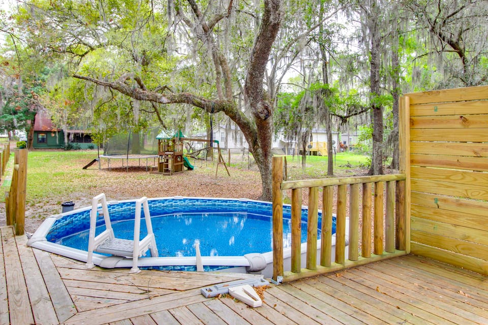 Pool & Fishing at Lakefront Midway Retreat House in Georgia