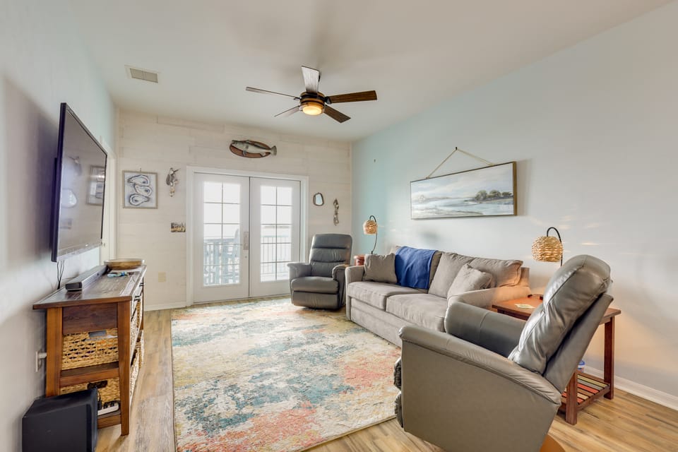 Angler's Paradise w/ Pool in Horseshoe Beach! Apartment in Florida