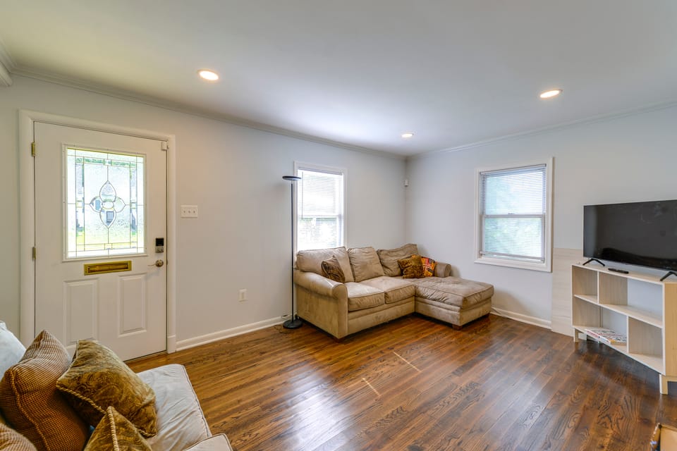 3 Mi to Old Town: Home w/ Private Deck, Yard! House in Belle Haven