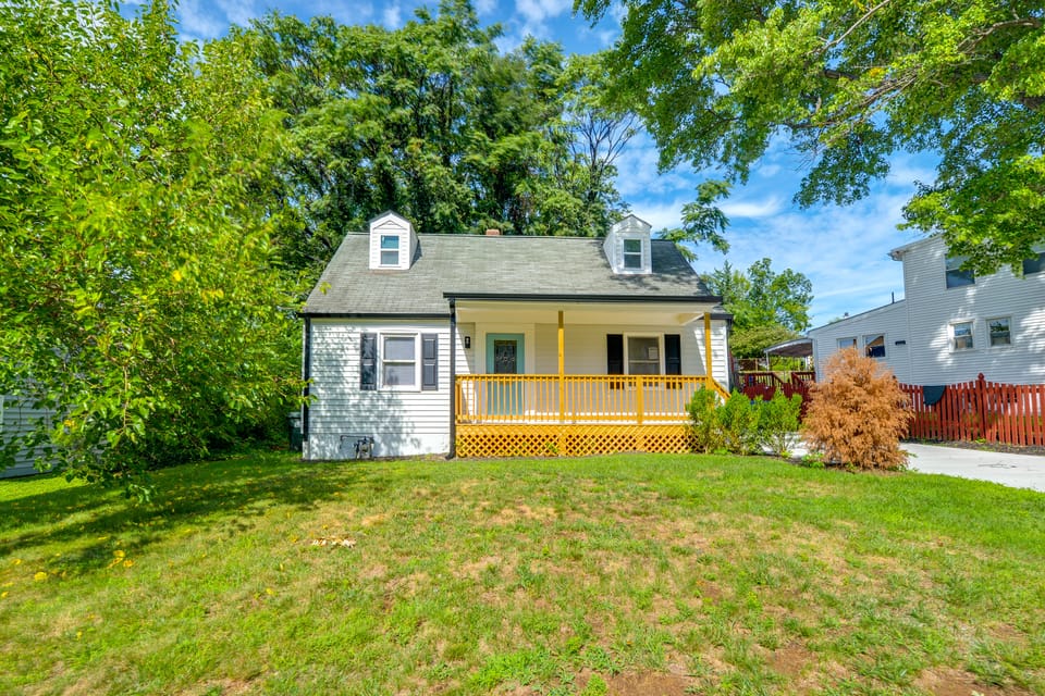 3 Mi to Old Town: Home w/ Private Deck, Yard! House in Belle Haven