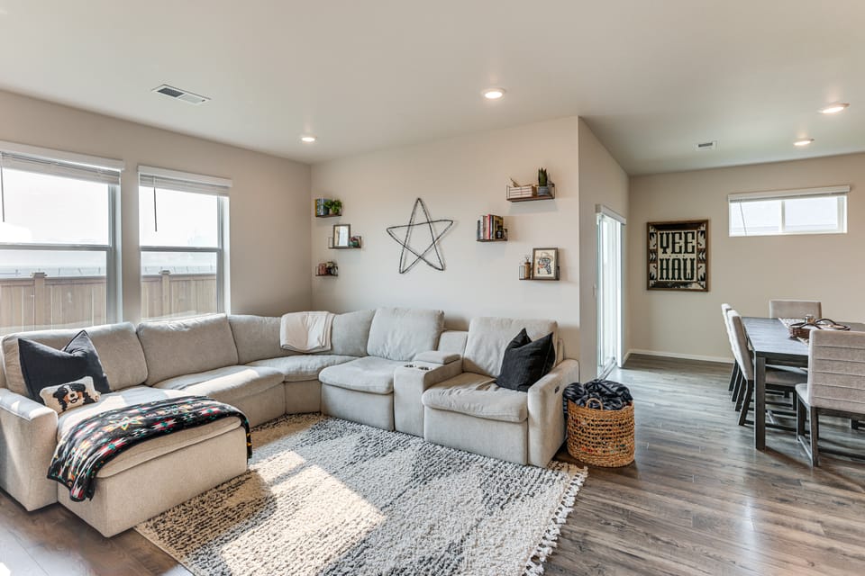 Ridge Views & Fenced Yard! Prineville Family Haven House in Oregon