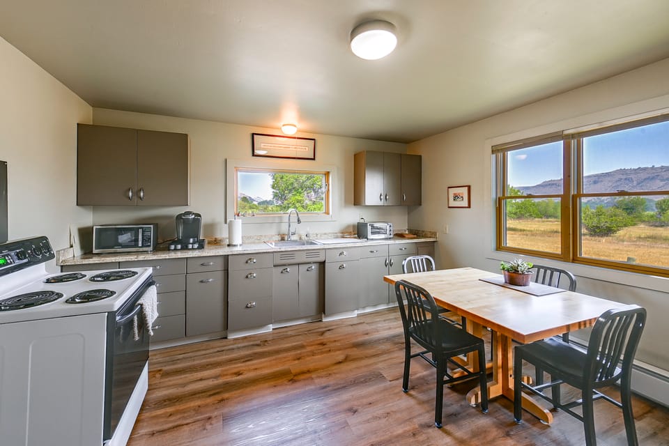 Stillwater River Cabin:  Private Access to Fishing House in Montana