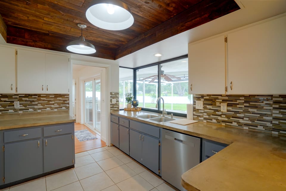 Lanai, Golf Views! Extended Sarasota Stay House in Sarasota