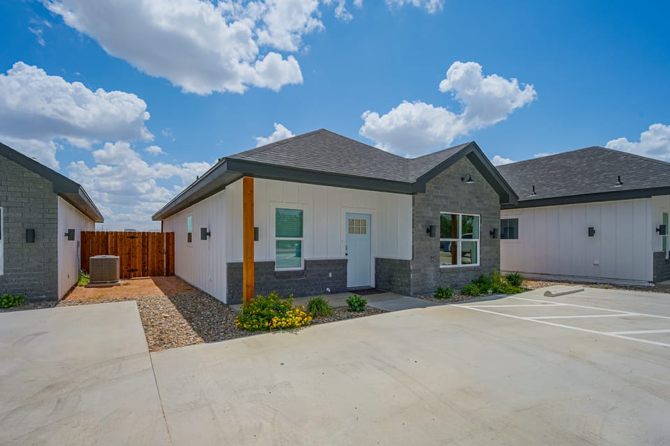 2 Mi to Angelo State University! New-Build Home House in San Angelo
