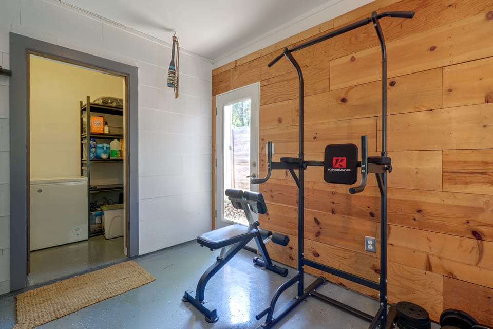 Mid-Term Stay in Austin! Family Home w/ Backyard House in Austin