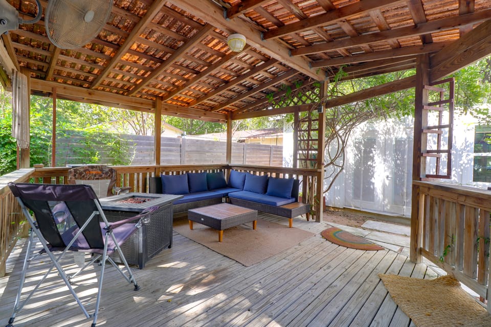 Mid-Term Stay in Austin! Family Home w/ Backyard House in Austin