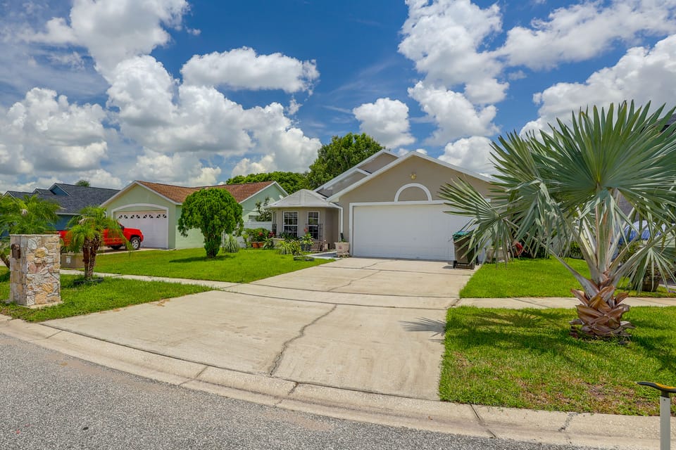 Extended Stays Welcome! Waterfront Gem in Orlando House in Orlando
