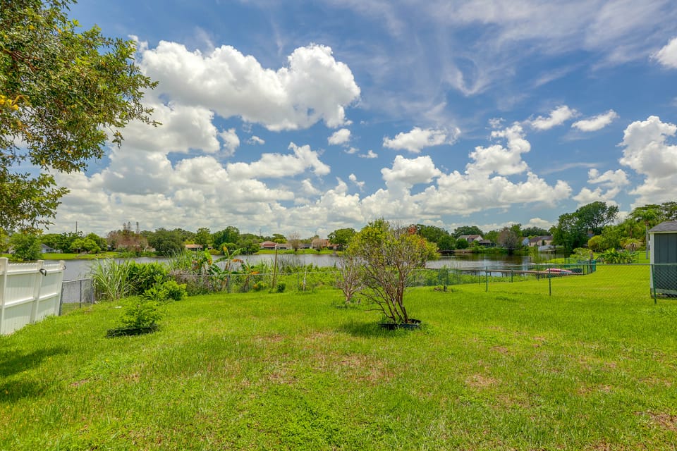 Extended Stays Welcome! Waterfront Gem in Orlando House in Orlando