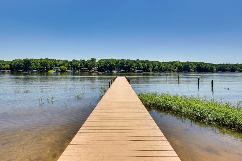 It's Our Pleasure! Lake Escape w/ Boat Ramp House in Lake Gaston