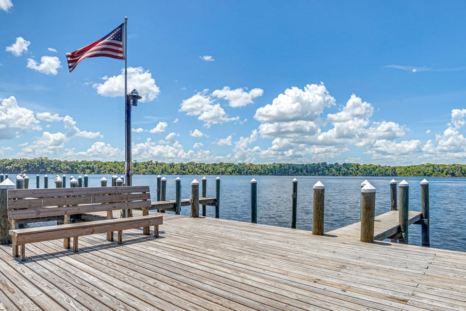 Boat Dock, Slips & Pool! St Johns River Condo Apartment in Florida