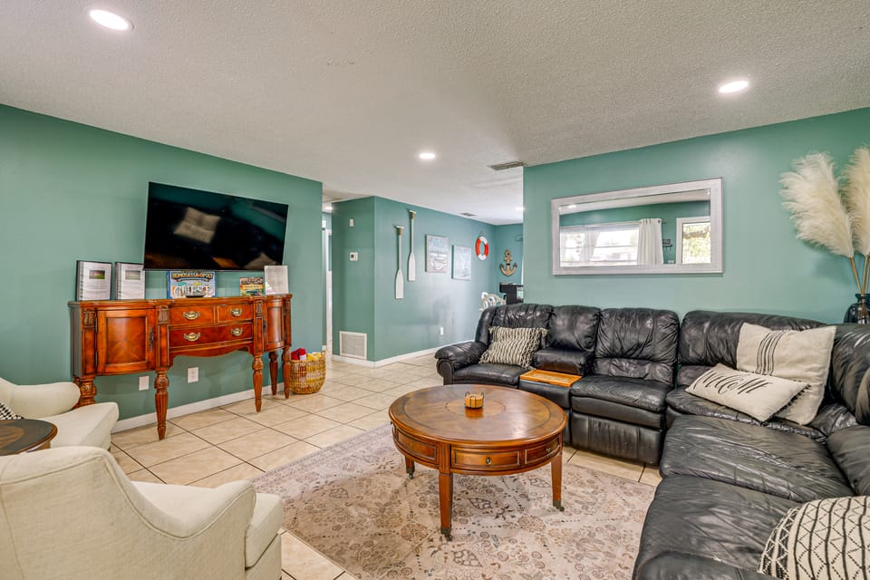2-Home Nature Coast Retreat Near 3 Sisters Springs Apartment in Florida