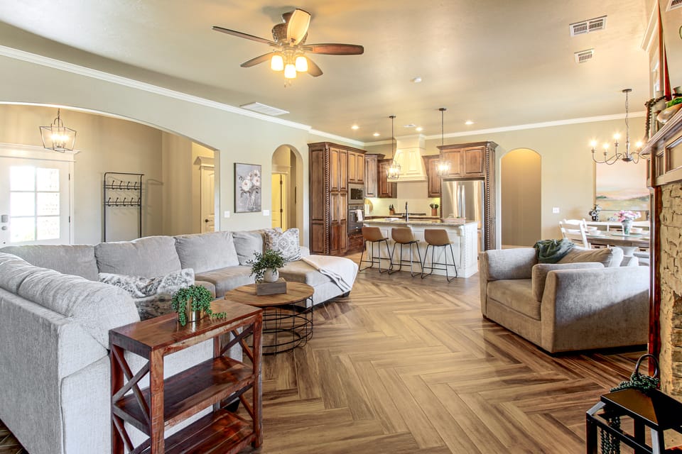 Gateway to Downtown OKC! Elegant Home House in Oklahoma City