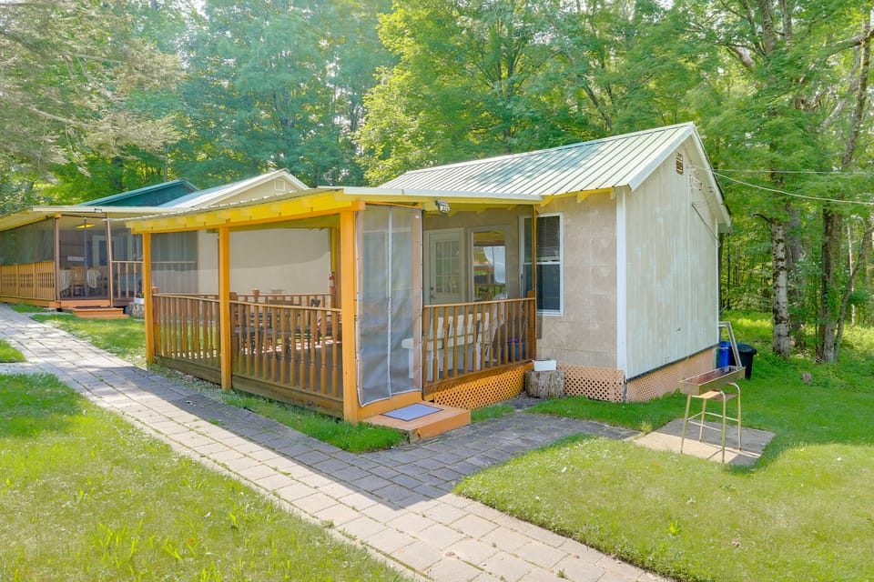 Monticello 3-Cabin Retreat Near White Lake House in New York